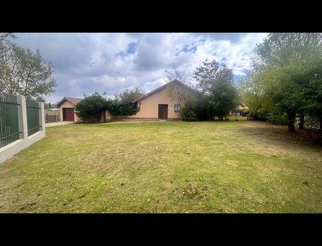 3 BEDROOM HOUSE FOR SALE IN KOSMOSPARK